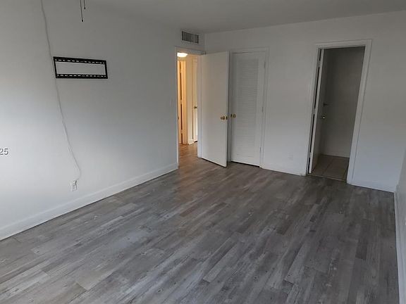 5th image of 3061 NE 49th St APT 1