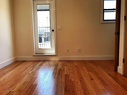 Rented by Hillel Realty Group | media 62