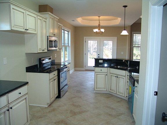 4th image of 126 Dean Dr