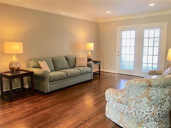 3rd image of 3105 Lake Terrace Ct