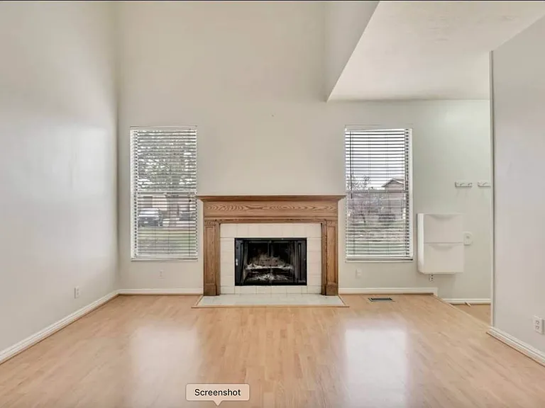 8758 S Oakwood Park Cir — Photo 3