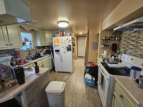 4th image of 157 E Warren St