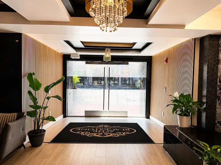 The Blackstone on 9th and Broadway — Photo 12