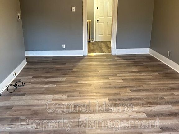 4th image of 129 Oak St APT 1
