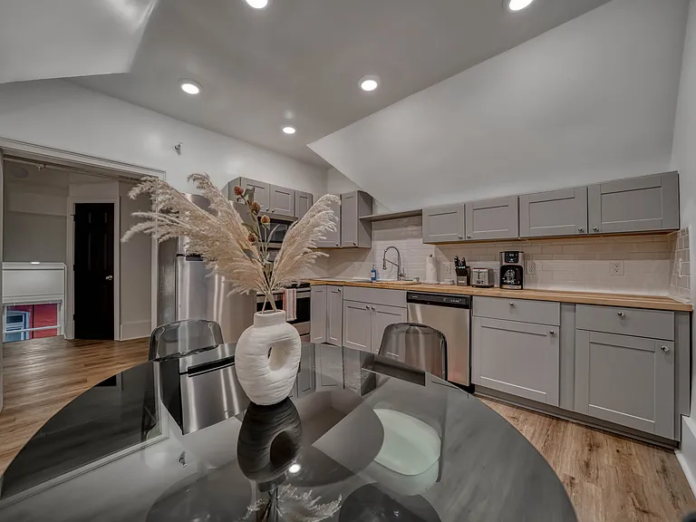 46 Allen St #5 — Photo 8