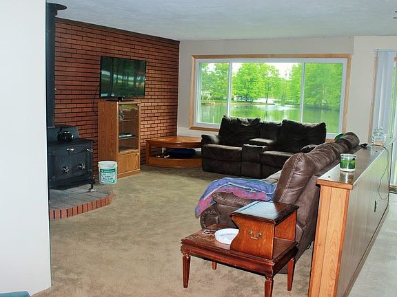 2nd image of 150 Hazelwood Dr