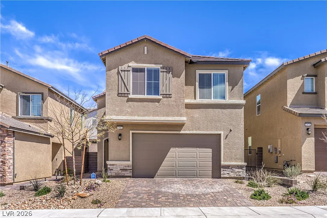 5 bed, 3.5 bath, 2642 sqft, $2,400 — Photo 2