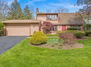 10 Fallbrook Cir, Rochester, NY 14625