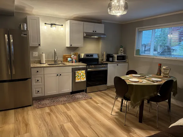 (undisclosed Address), Gladstone, OR 97027