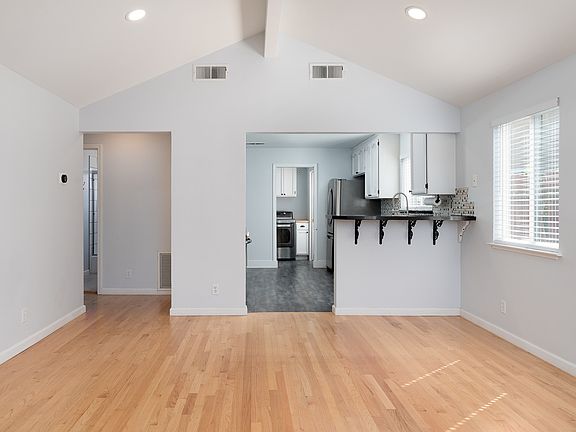 3rd image of 456 Menker Ave