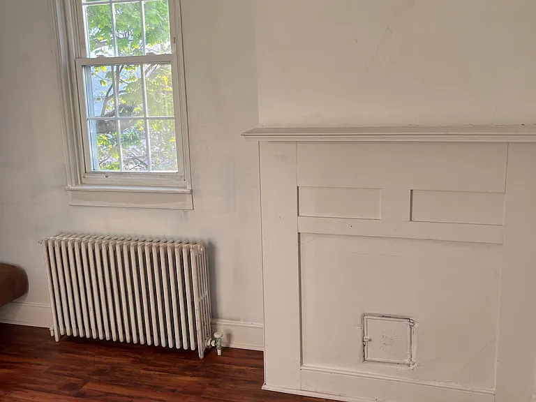 Small 4th bedroom