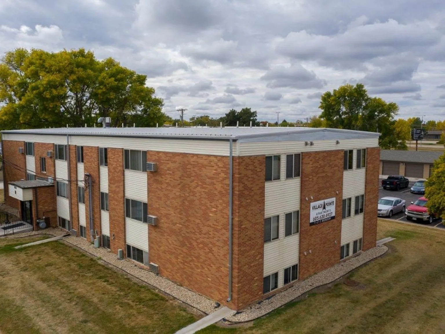 1, 2, 3 Bedroom Apartments — Photo 3