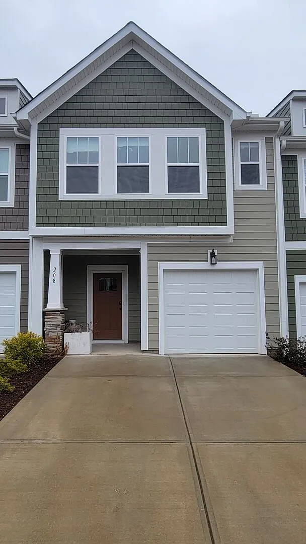 3 Bed, 2.5 Bath Townhome Available in Travelers Rest — Photo 1