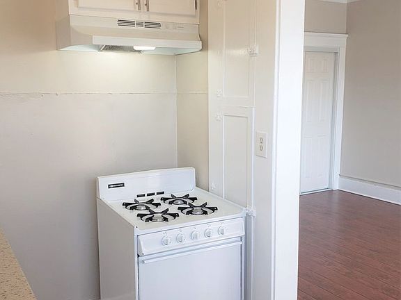 3rd image of 306 1/2 N Broadway APT 3