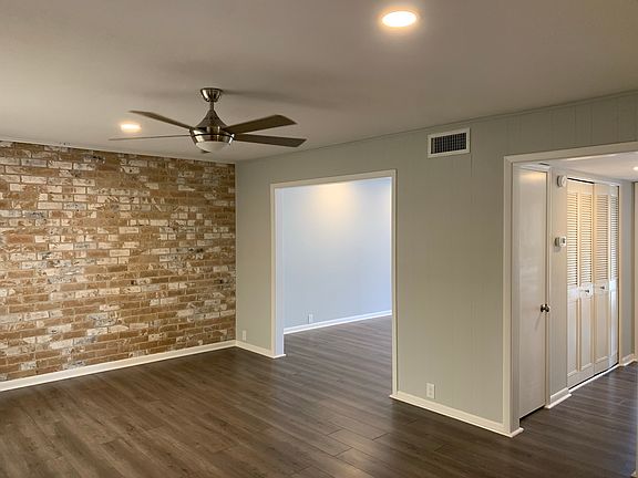 3rd image of 82 Townhouse Ln #1