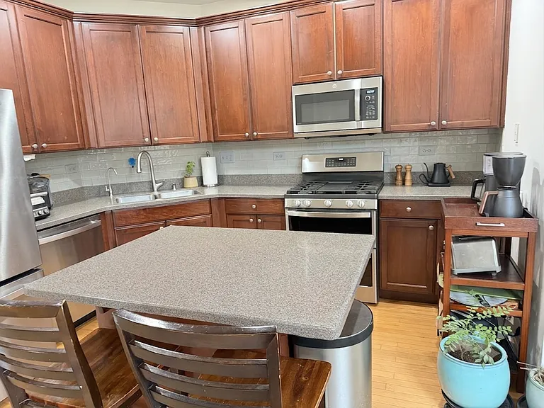 2564 Waterbury Ln — Photo 6