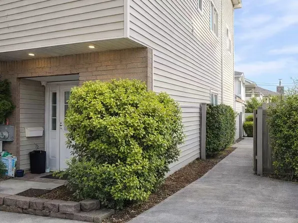 18 Hemlock Ln APT 1, Staten Island, NY 10309