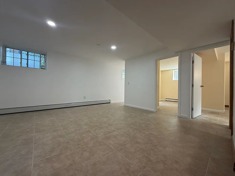 211th St
