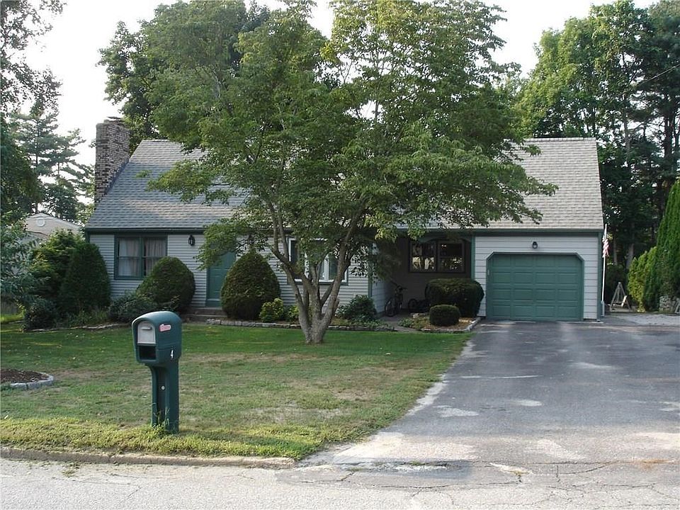 Front View of the property at 4 Shady Hill DR.   Note the extra-width paved drive!