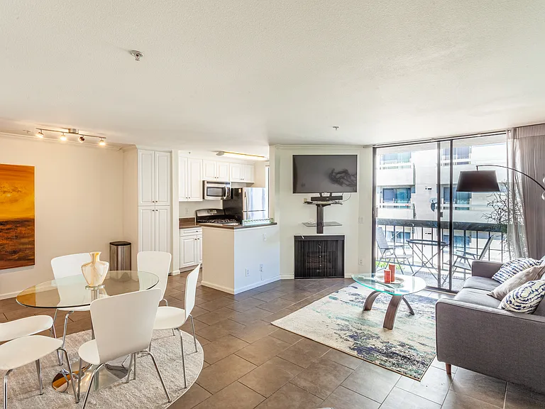 7320 Hawthorn Ave #213 — Photo 2