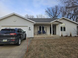 303 Juneau Ave SE, Orange City, IA 51041
