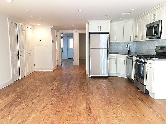 3rd image of 889 Pacific St Floor 1