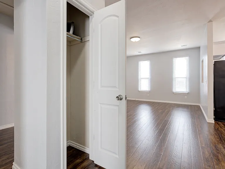 1812 Alameda St #221-1-221 — Photo 7