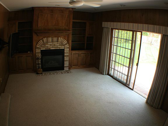 4th image of 1308 W Chicago Blvd