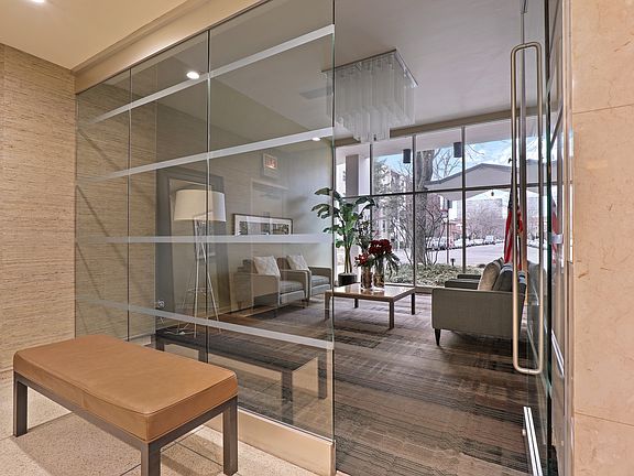 3rd image of 555 W Cornelia Ave APT 1003