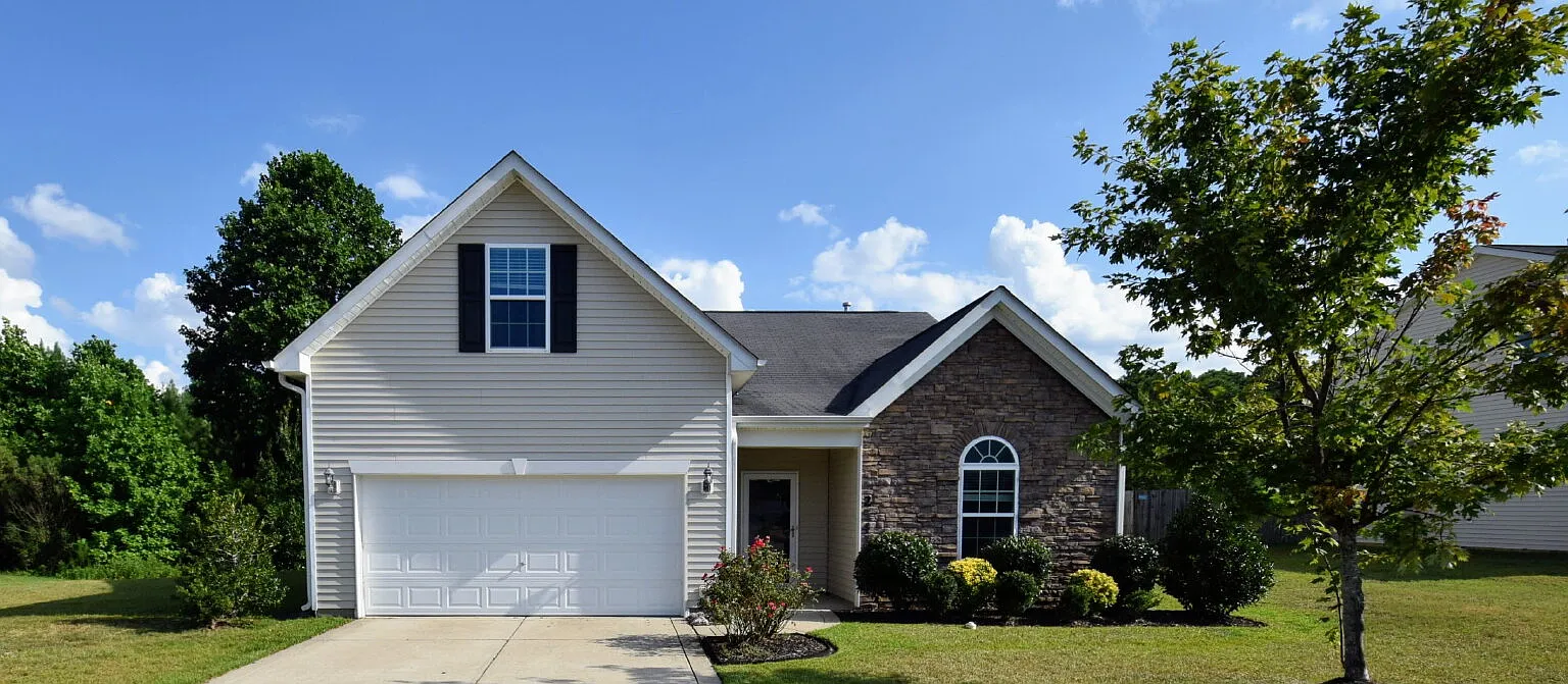 3 bed, 2.0 bath, 1818 sqft, $1,825 — Photo 1