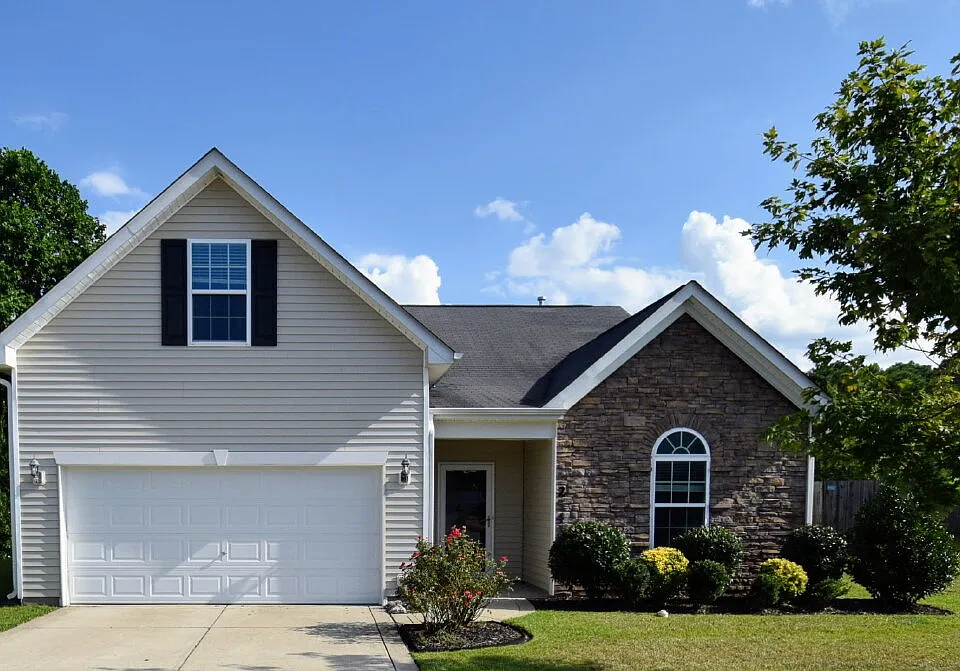 2541 Spinnaker Dr