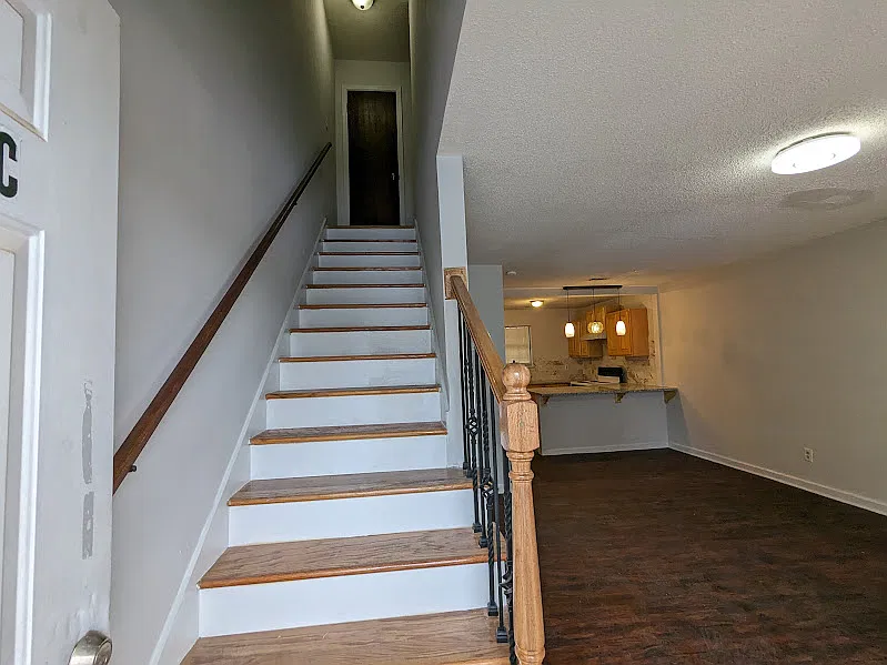 2 bed, 1000 sqft, $1,399 — Photo 3