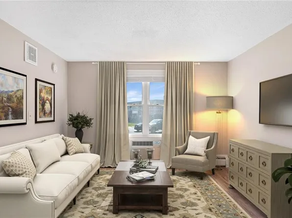 510 Child St APT 405C, Warren, RI 02885