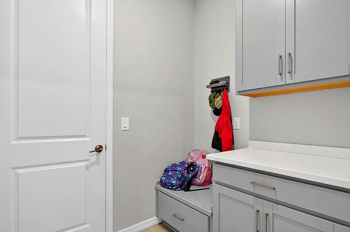 4 bed, 3448 sqft, $4,200 — Photo 3