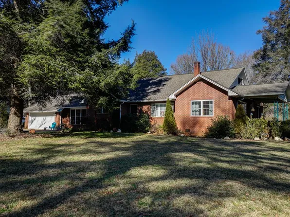 29 T&e Ln, Franklin, NC 28734