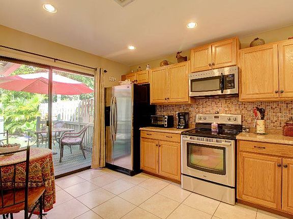4th image of 1135 NW 18th Ave