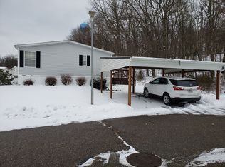 11569 3rd St NE, Magnolia, OH