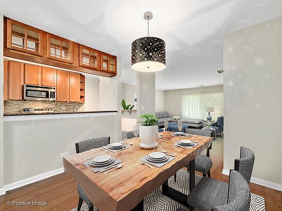 4th image of 209 Glengarry Dr #2-102
