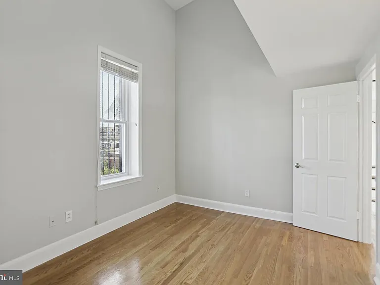 676 4th St NE #402 — Photo 13