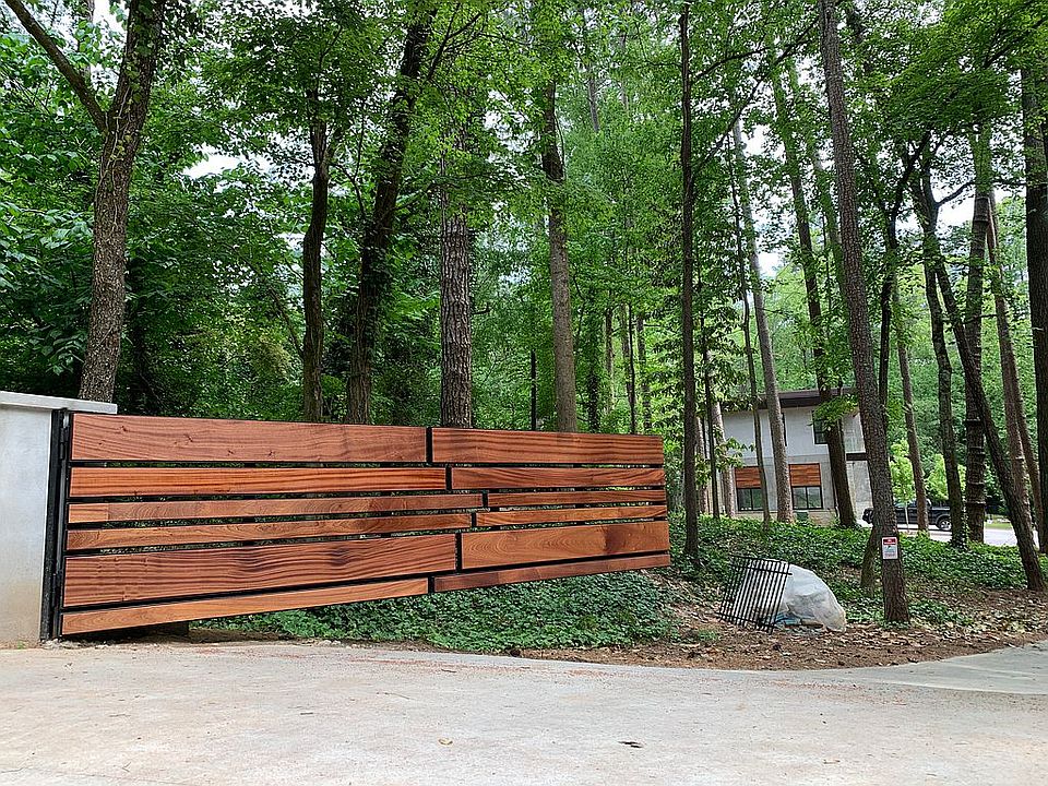 2nd image of 1015 Canter Rd NE