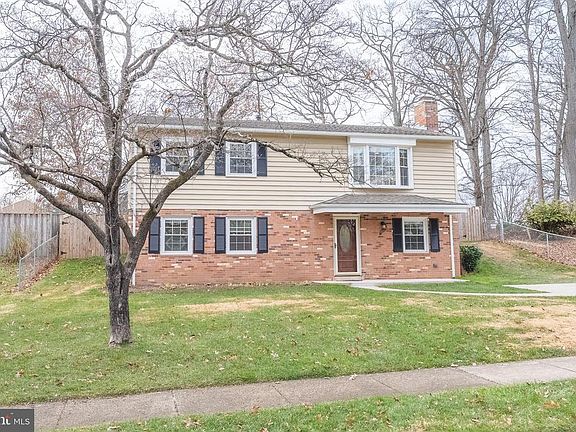 2nd image of 13715 Smallwood Ct
