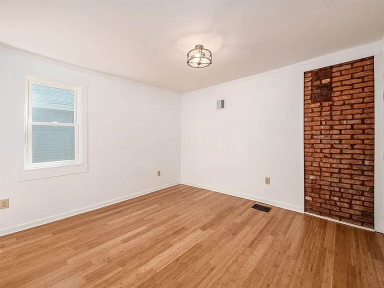 574 Seymour Ave — Photo 16