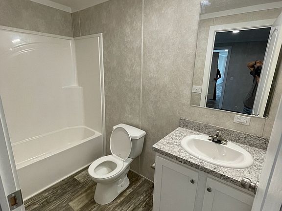 4th image of 2955 Dekalb St #17210713