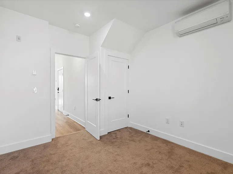 85 E Sharpnack St — Photo 15