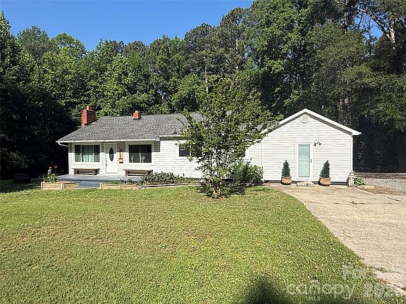 2nd image of 2033 Puetts Chapel Rd