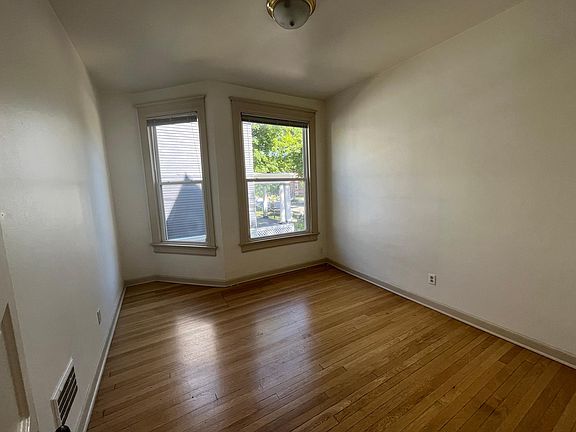 4th image of 2410 E Park Pl #2410