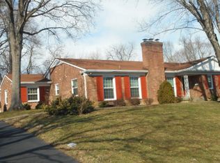 7311 Arrowwood Rd, Graymoor Devondale, KY 40222