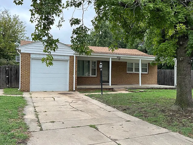 3 bed, 1437 sqft, $1,275 — Photo 1