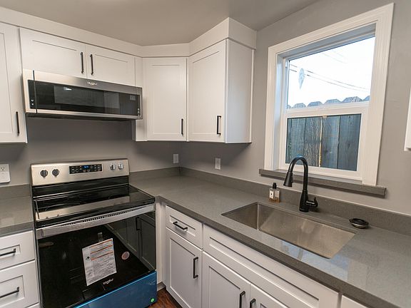 2nd image of 75 Oceanside Dr