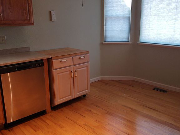 4th image of 3970 Coral Point